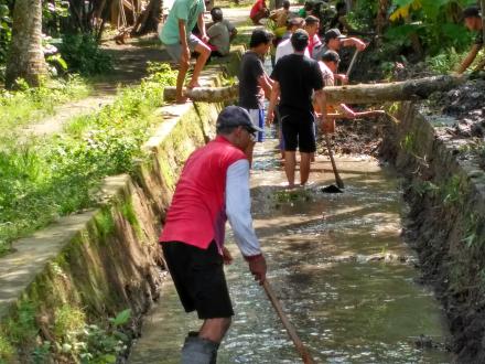 Kerja Bakti Angkat Waled Dusun Karangweru